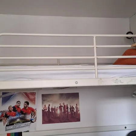 4 Pièces Parking, Proche Paris, 3 Chambres, 5 Lits Appartamento Courbevoie